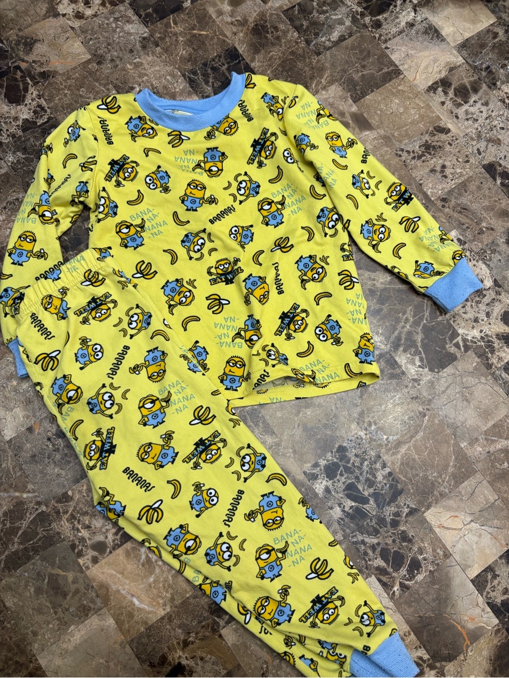 The Minions Kids Yellow Minion-Print Pajama Set with Blue Trim unisex 2 years